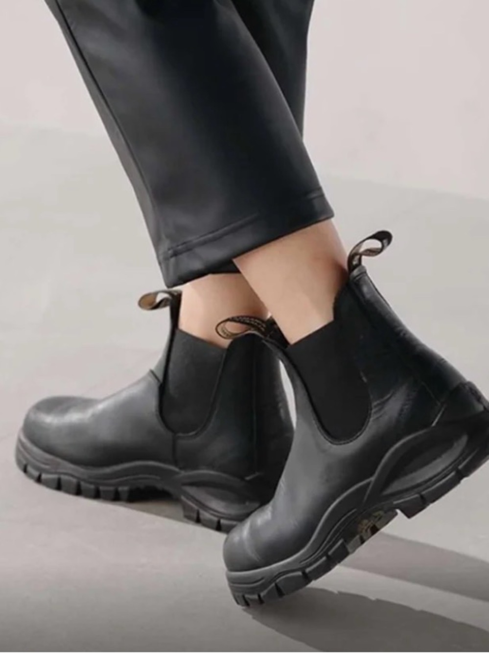 Blundsone 2239 Lug Black Chelsea Boots- Women's Slip-On Ankle Boots